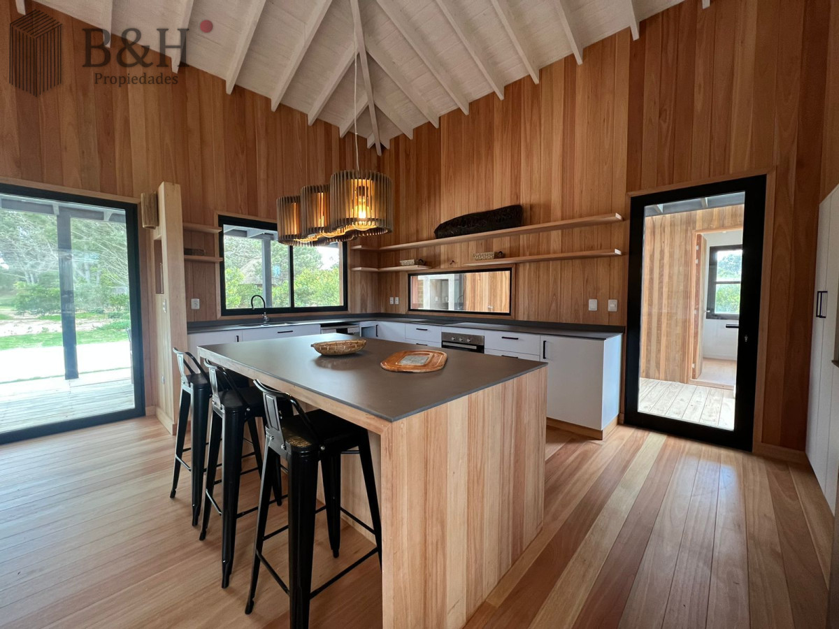 Casa ID.5116 - Casa en venta de 4 dormitorios, en José Ignacio, Barrio Laguna Escondida