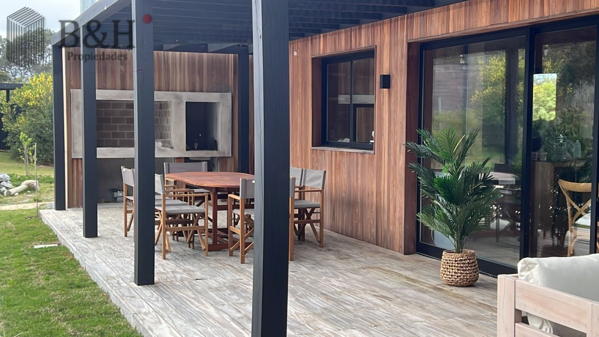 Casa ID.5116 - Casa en venta de 4 dormitorios, en José Ignacio, Barrio Laguna Escondida