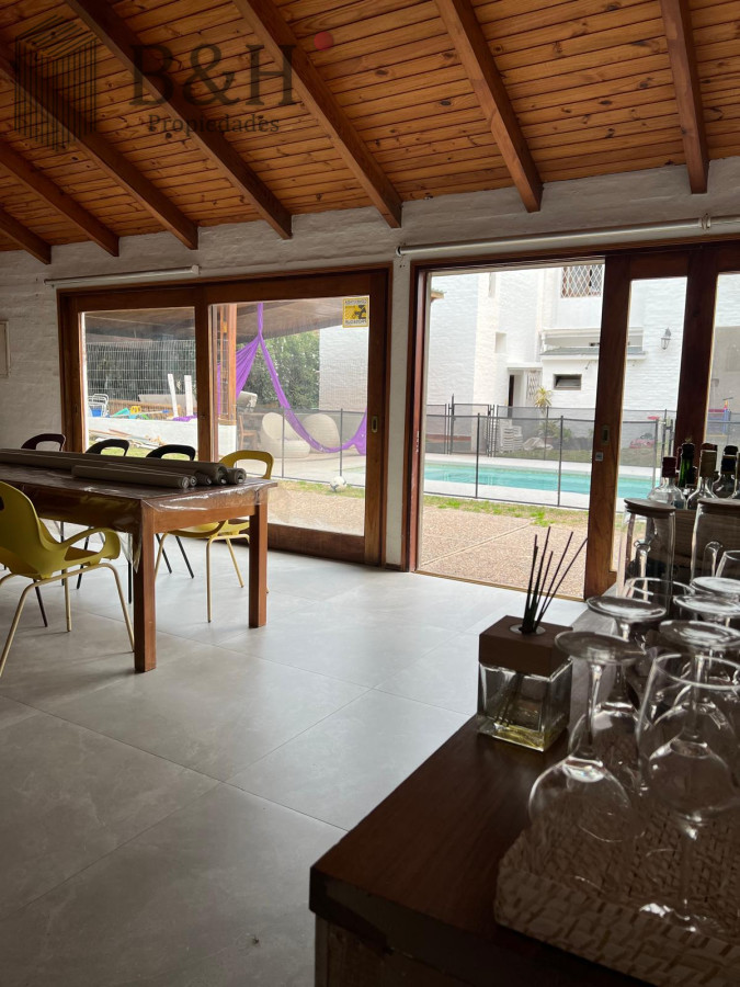 Casa ID.1493 - ALQUILER CASA DE 4 DORMITORIOS PUNTA DEL ESTE CON PISCINA CLIMATIZADA