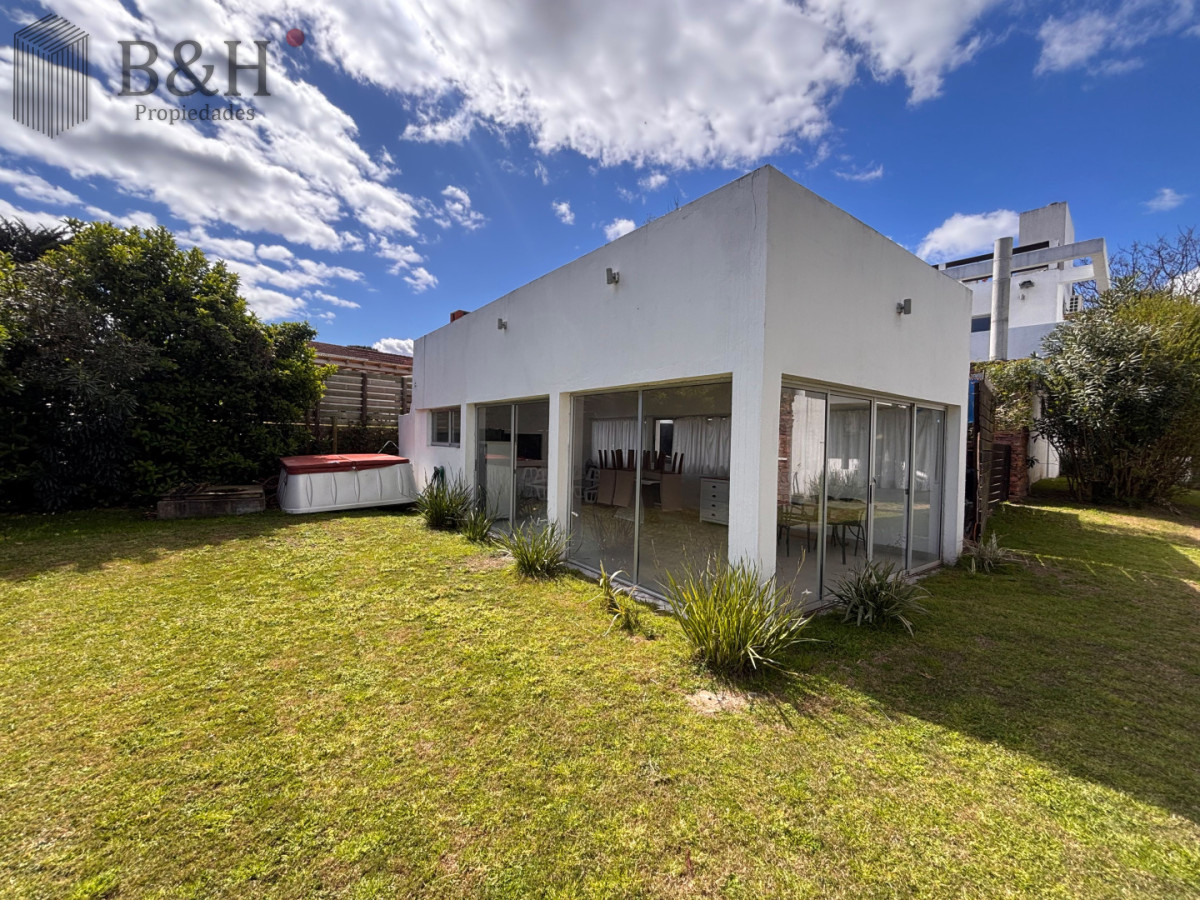 Casa ID.8115 - Casa en Pinares a pasos del mar