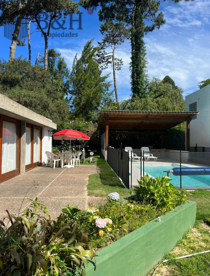 Casa ID.1493 - ALQUILER CASA DE 4 DORMITORIOS PUNTA DEL ESTE CON PISCINA CLIMATIZADA