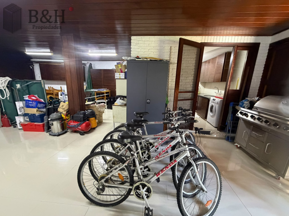 Casa ID.7833 - Casa Venta 5 Dormitorios Punta del Este 