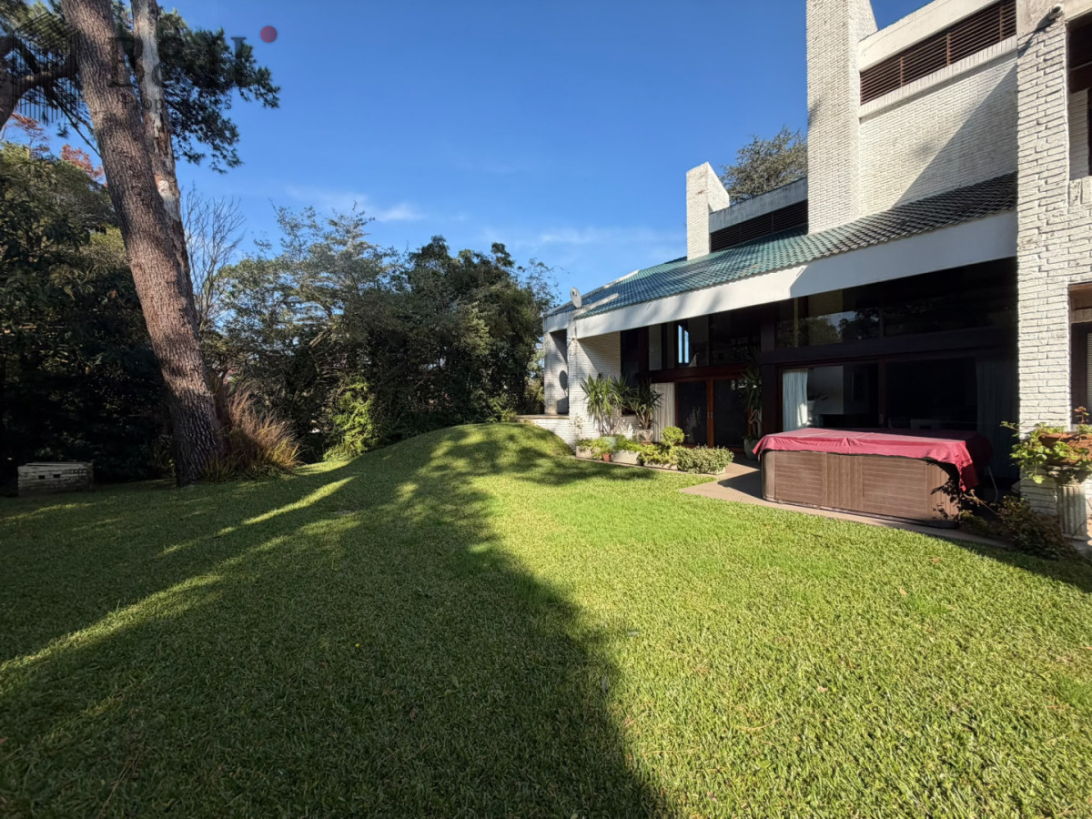 Casa ID.7833 - Casa Venta 5 Dormitorios Punta del Este 