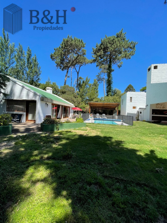 Casa ID.1493 - ALQUILER CASA DE 4 DORMITORIOS PUNTA DEL ESTE CON PISCINA CLIMATIZADA
