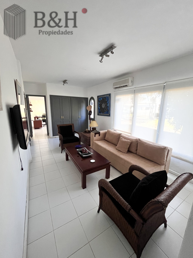 Casa ID.5656 - Casa de 5 dormitorios en venta, Punta del Este