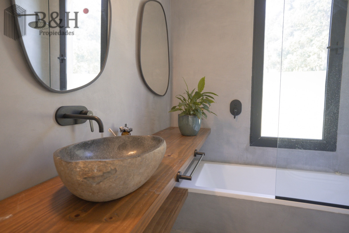 Casa ID.3276 - Hermosa casa en el Quijote- 3 dormitorios + dependencia de servicio con baño. DISPONIBLE EN ALQUILER ANUAL A PARTIR DE MARZO 2025