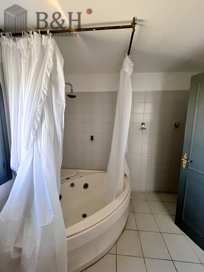 Casa ID.5656 - Casa de 5 dormitorios en venta, Punta del Este