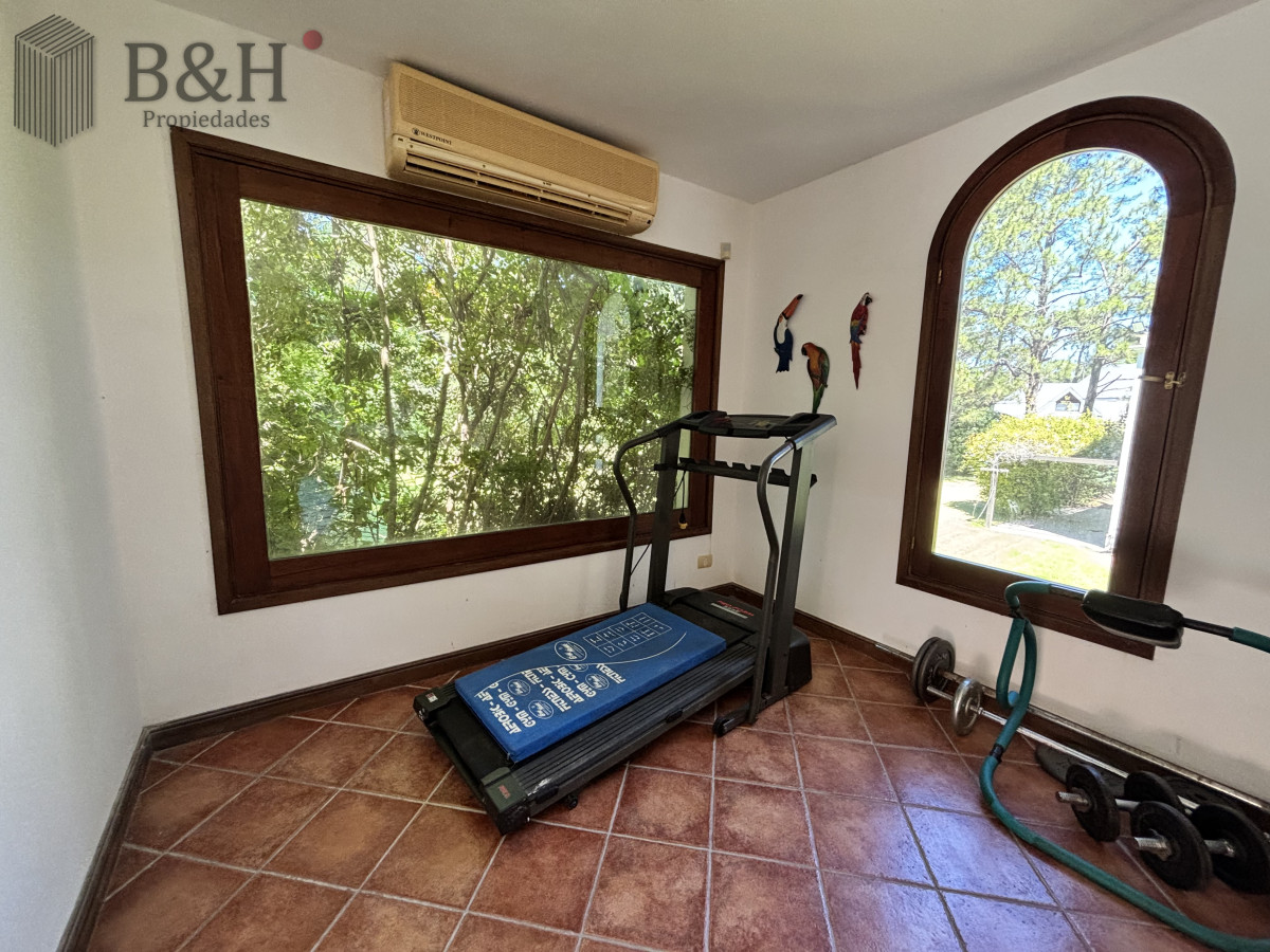 Casa ID.5656 - Casa de 5 dormitorios en venta, Punta del Este