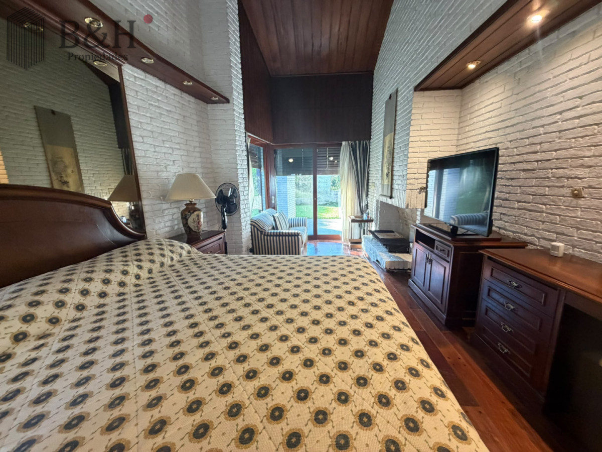 Casa ID.7833 - Casa Venta 5 Dormitorios Punta del Este 