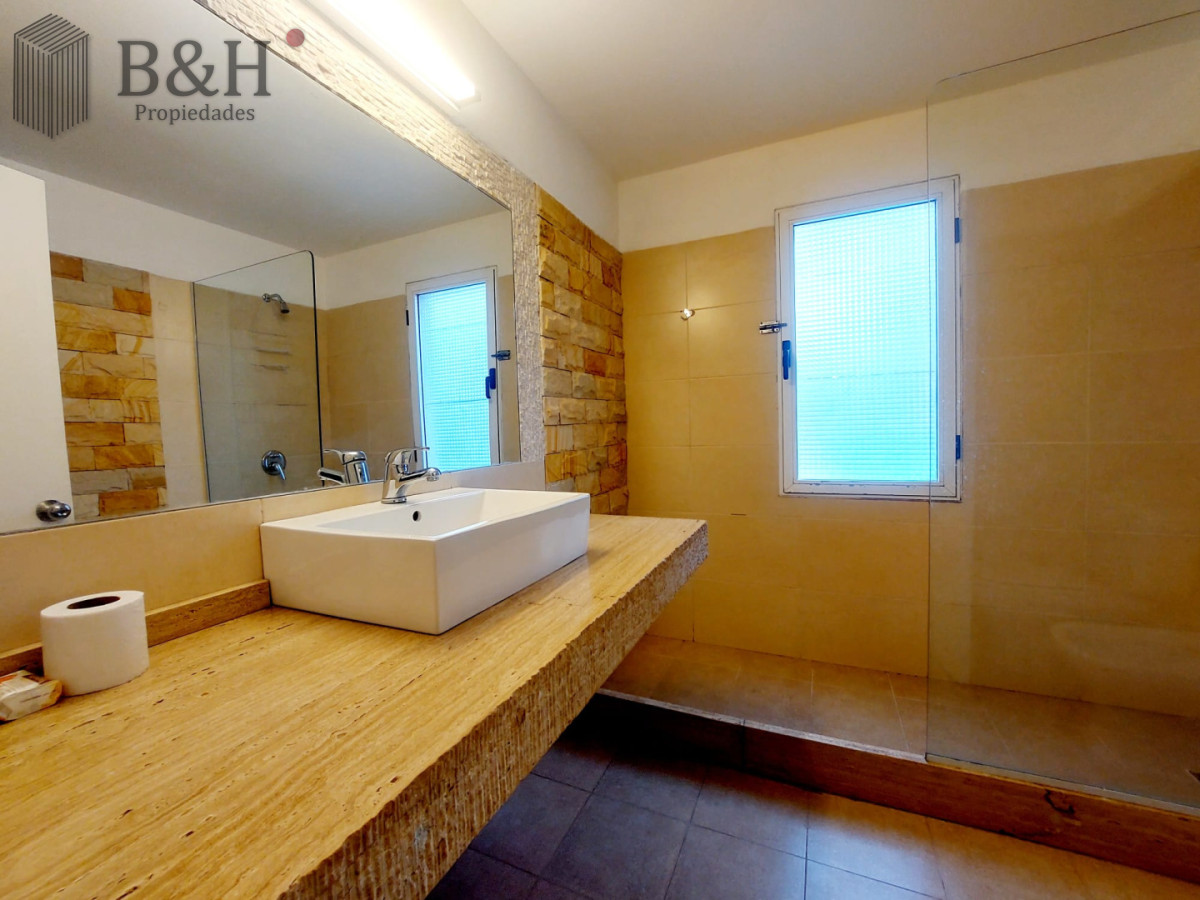 Casa ID.7782 - Venta Casa 6 Dormitorios en Montoya, La Barra Con Piscina