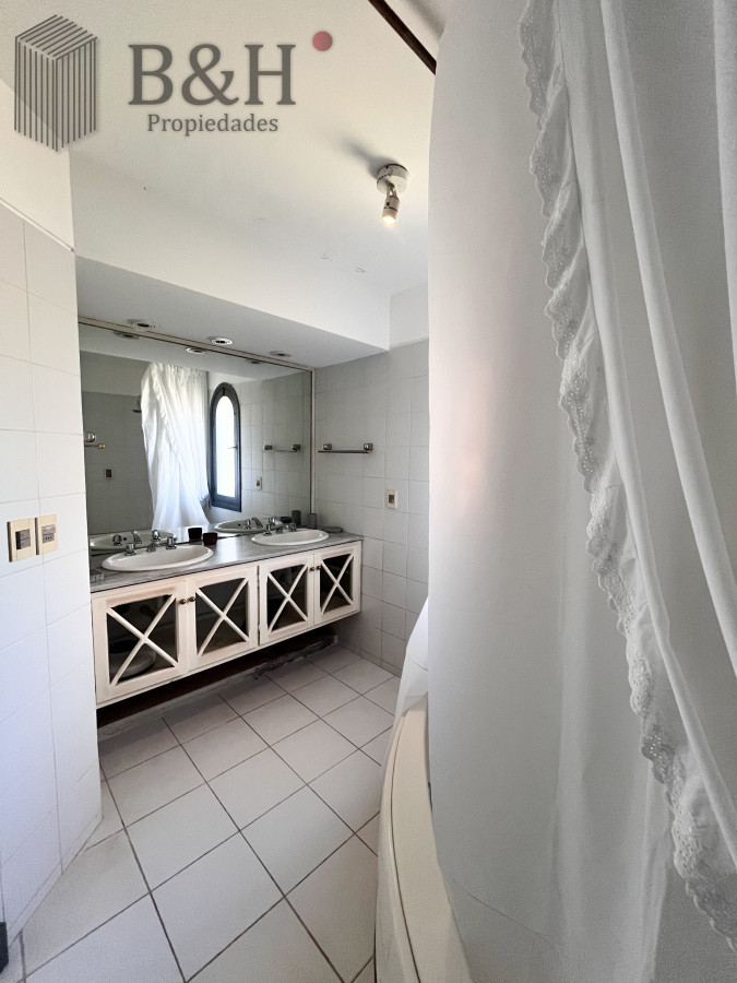 Casa ID.5656 - Casa de 5 dormitorios en venta, Punta del Este
