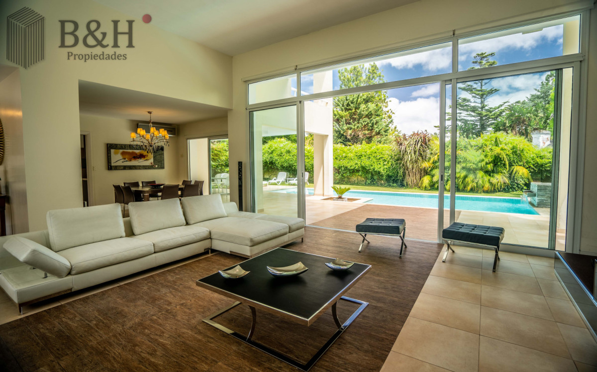 Casa ID.7784 - Venta y Alquiler Casa 4 Dormitorios Con Piscina en Barrio Privado, Punta del Este