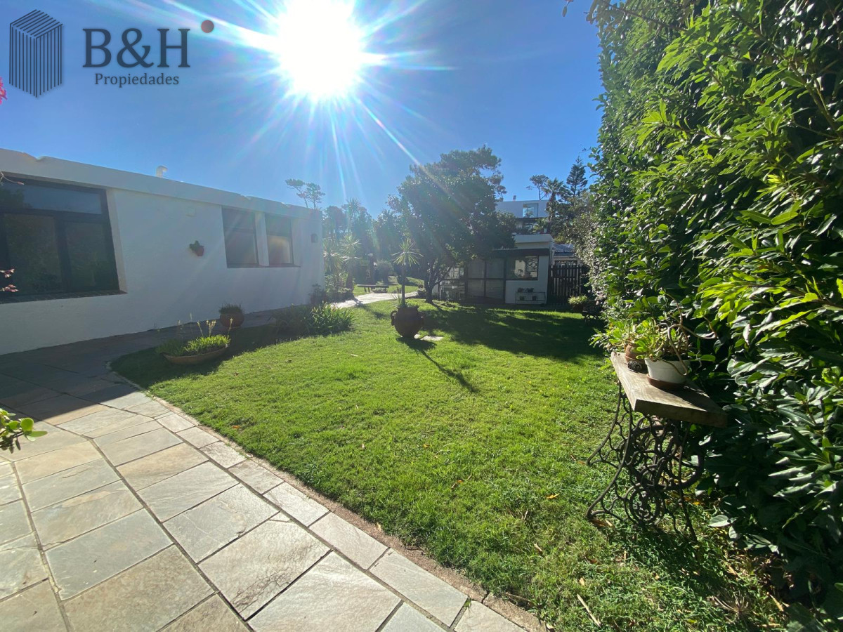 Casa ID.5024 - Casa de 3 dormitorios en Alquiler Anual - Punta del Este 