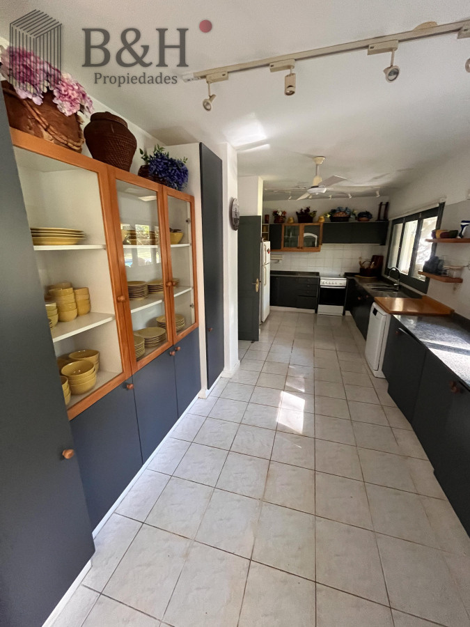 Casa ID.5656 - Casa de 5 dormitorios en venta, Punta del Este