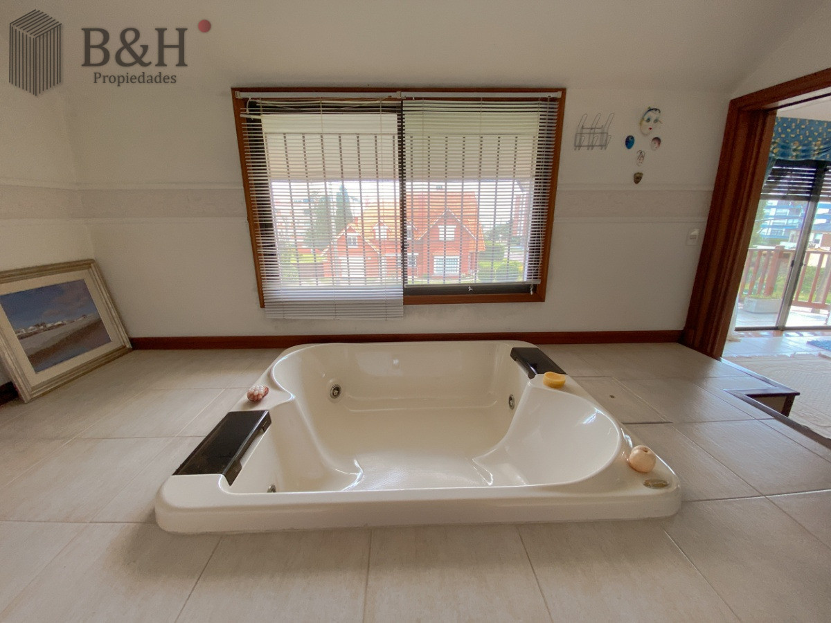 Casa ID.5723 - Casa en venta de 7 dormitorios, Punta del Este