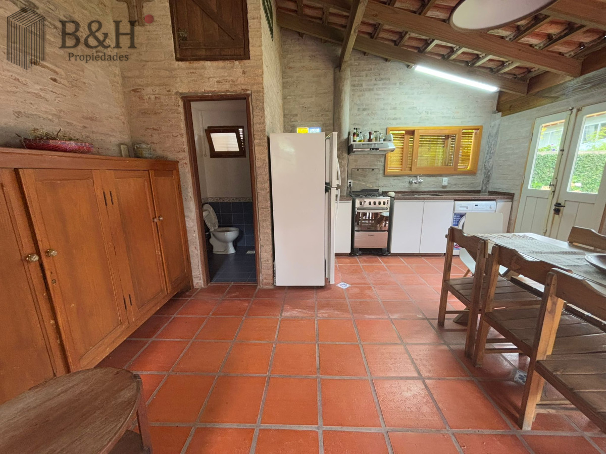 Casa ID.4024 - Casa de 2 dormitorios y medio en alquiler temporal, Pinares Parada 32 Mansa