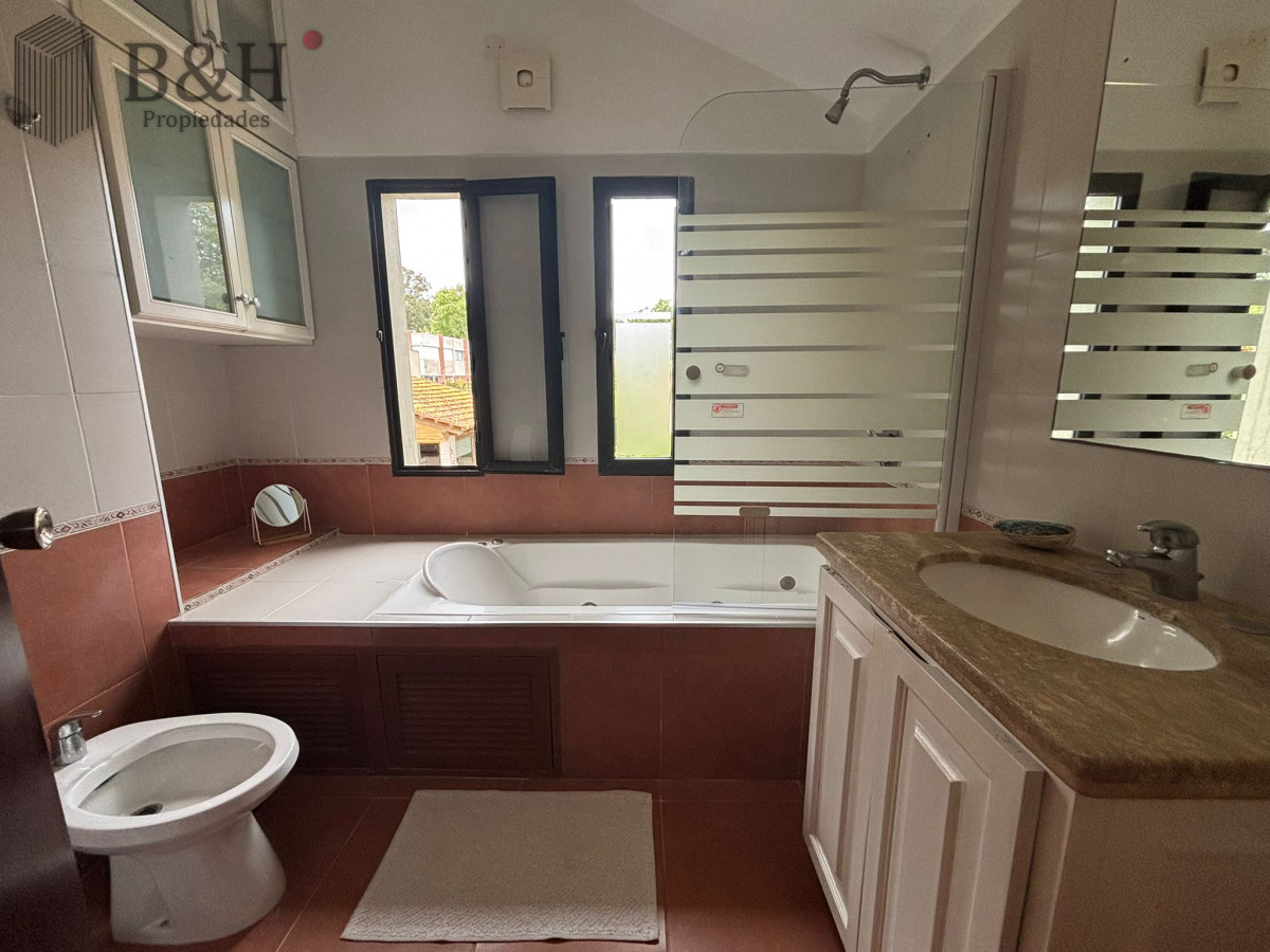 Casa ID.4024 - Casa de 2 dormitorios y medio en alquiler temporal, Pinares Parada 32 Mansa