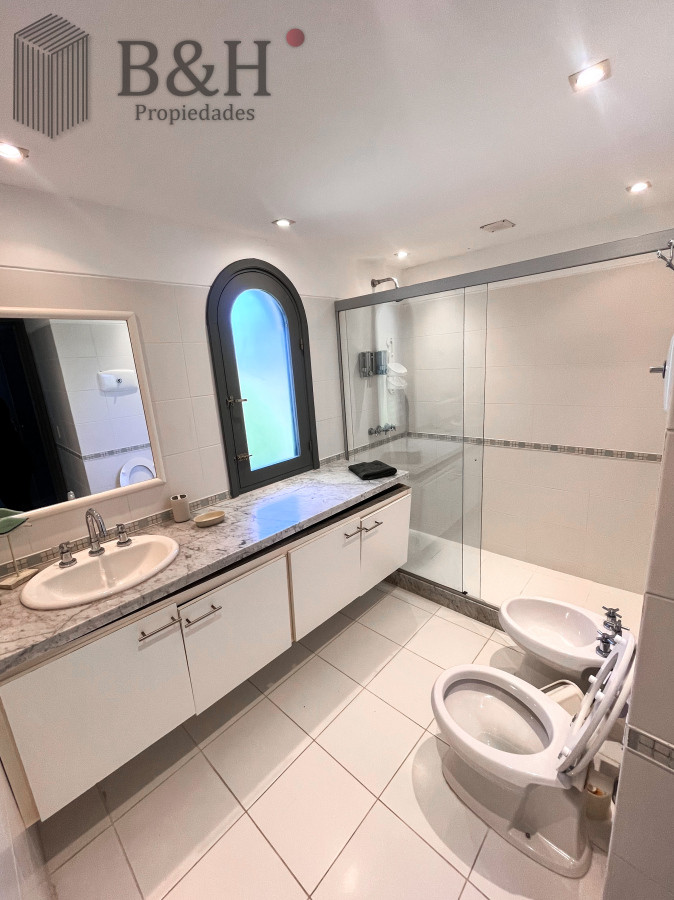 Casa ID.5656 - Casa de 5 dormitorios en venta, Punta del Este