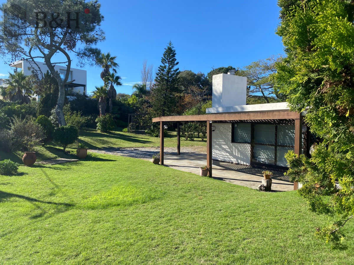 Casa ID.5024 - Casa de 3 dormitorios en Alquiler Anual - Punta del Este 