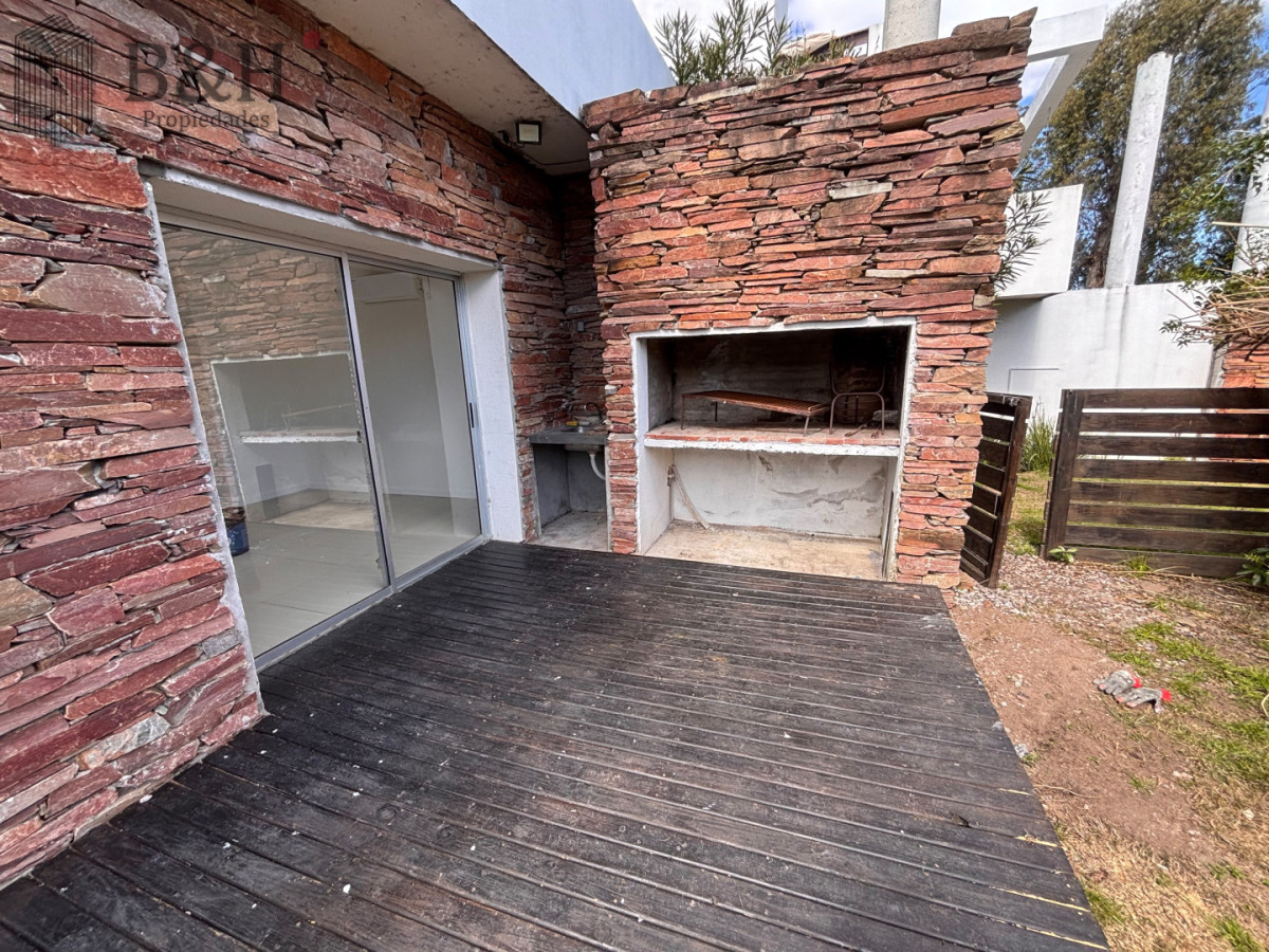 Casa ID.8115 - Casa en Pinares a pasos del mar