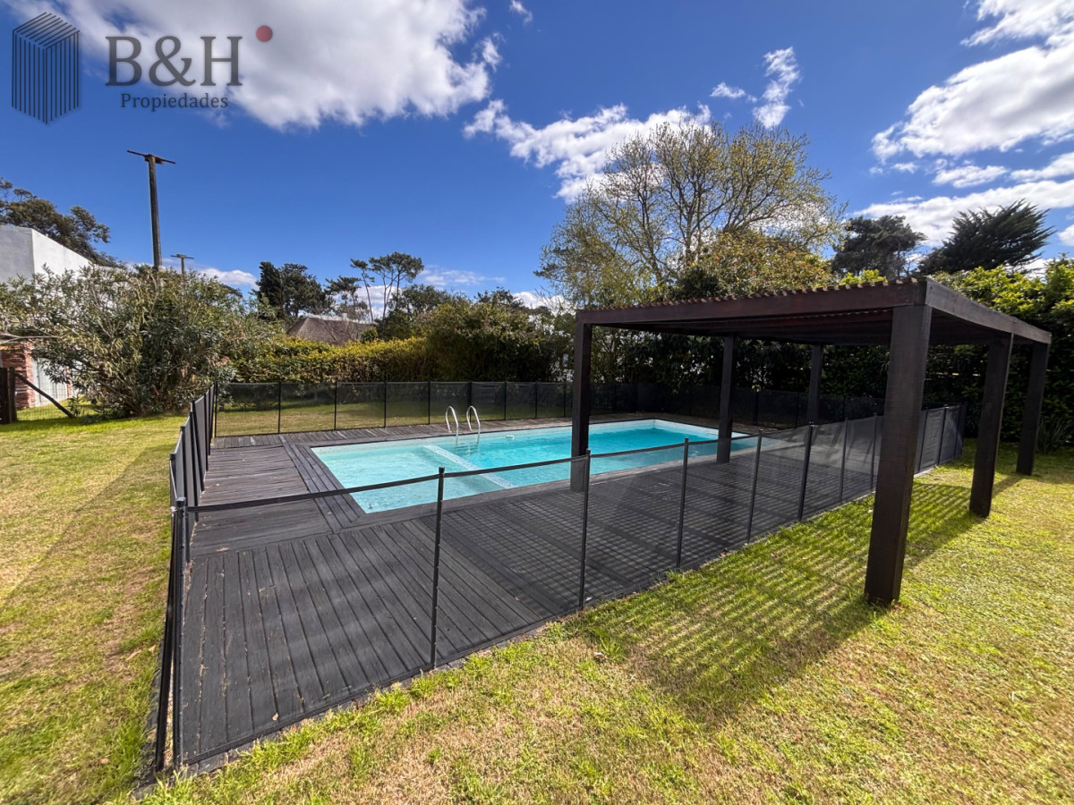 Casa ID.8115 - Casa en Pinares a pasos del mar