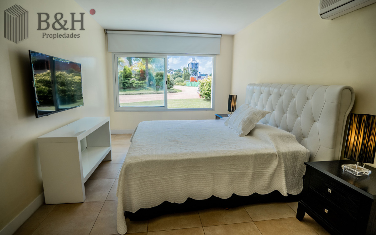Casa ID.7784 - Venta y Alquiler Casa 4 Dormitorios Con Piscina en Barrio Privado, Punta del Este