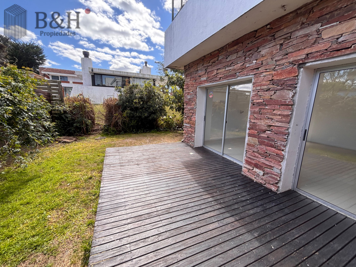 Casa ID.8115 - Casa en Pinares a pasos del mar