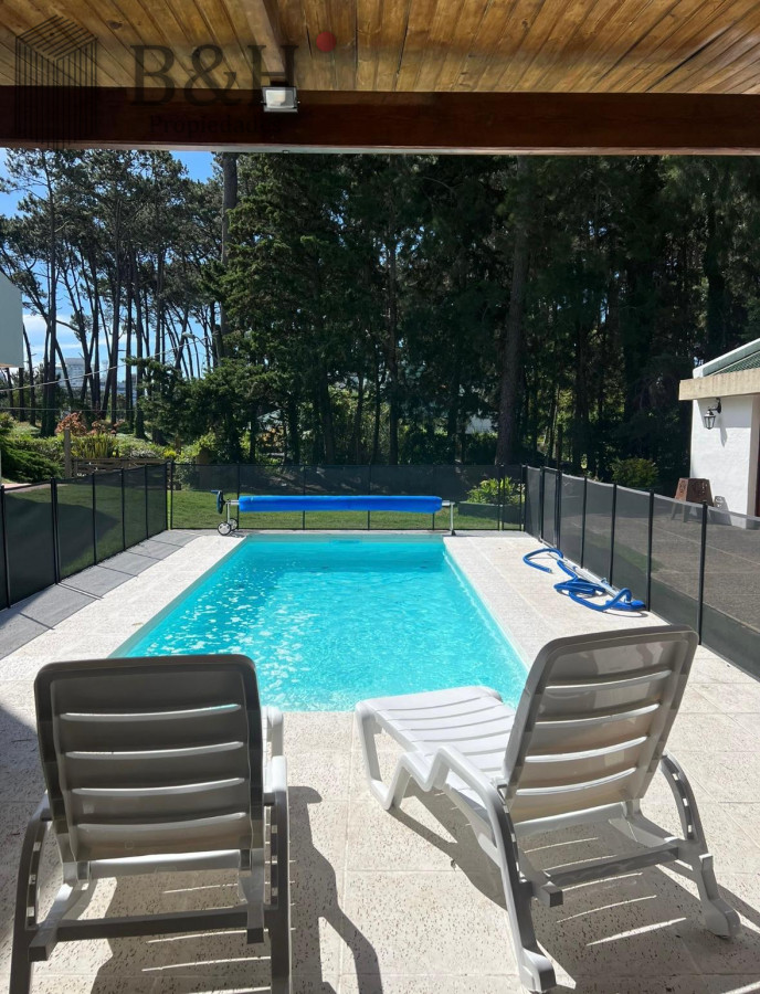Casa ID.1493 - ALQUILER CASA DE 4 DORMITORIOS PUNTA DEL ESTE CON PISCINA CLIMATIZADA