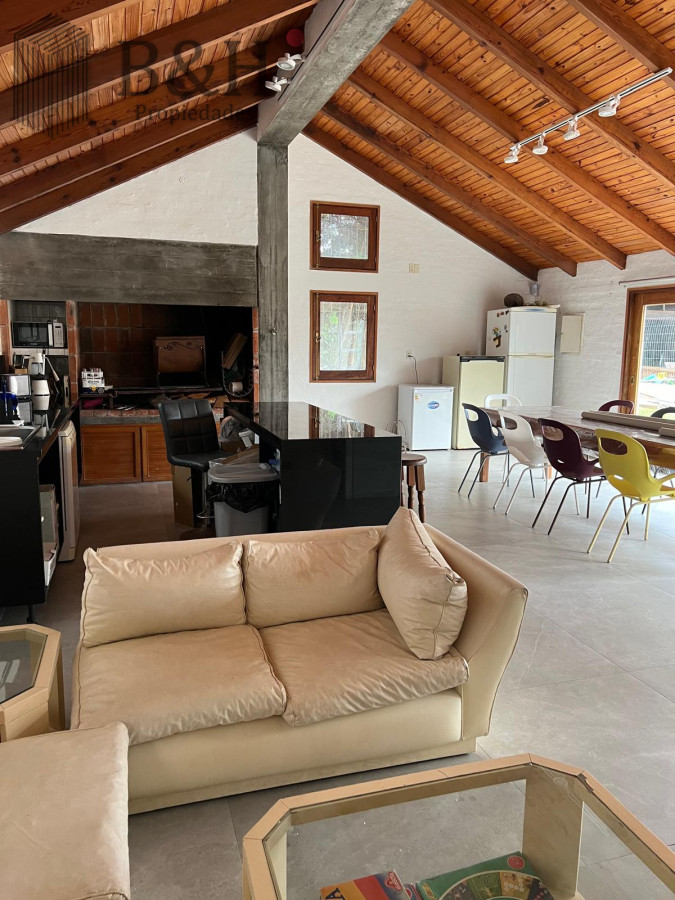 Casa ID.1493 - ALQUILER CASA DE 4 DORMITORIOS PUNTA DEL ESTE CON PISCINA CLIMATIZADA