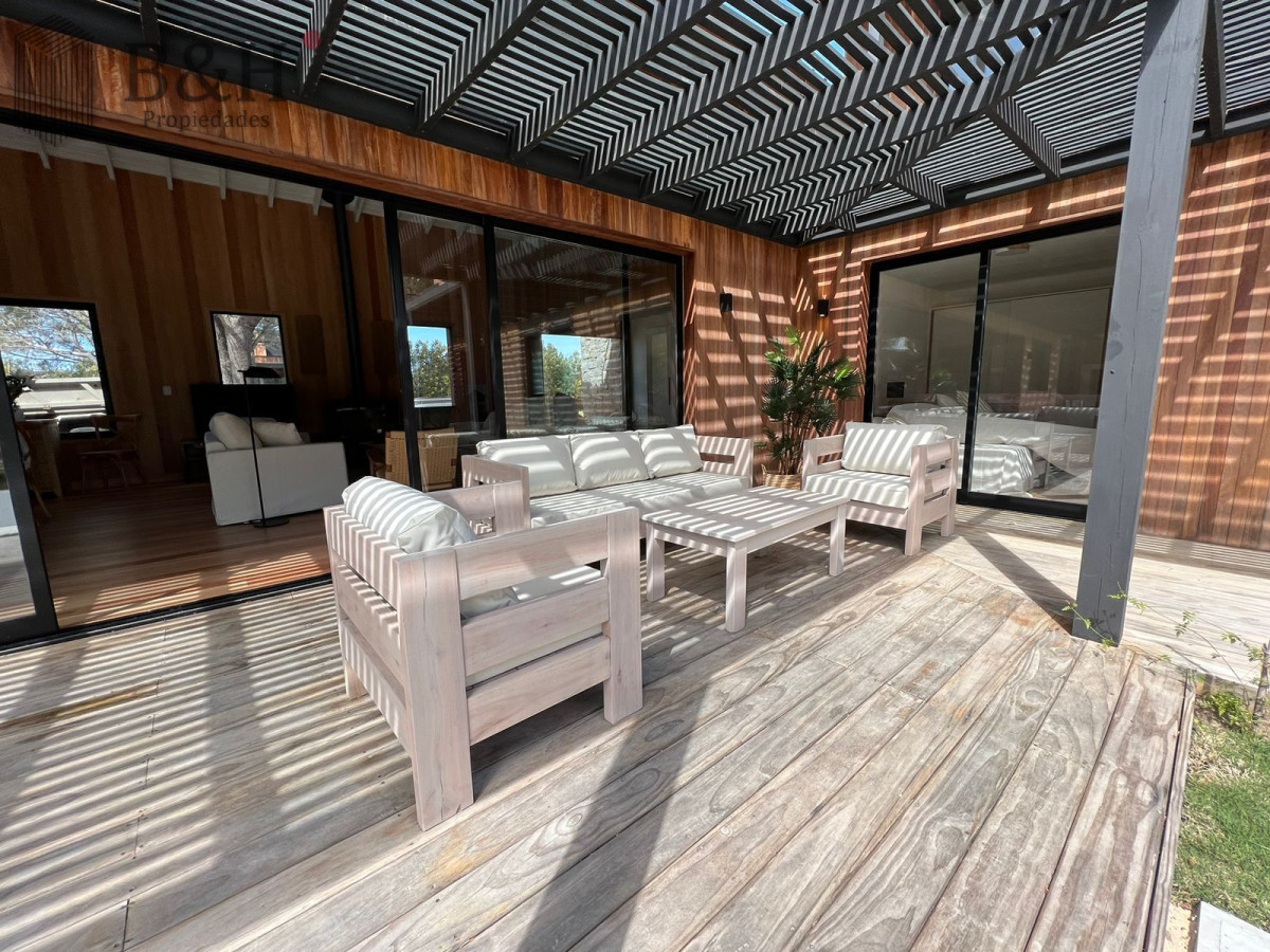 Casa ID.5116 - Casa en venta de 4 dormitorios, en José Ignacio, Barrio Laguna Escondida