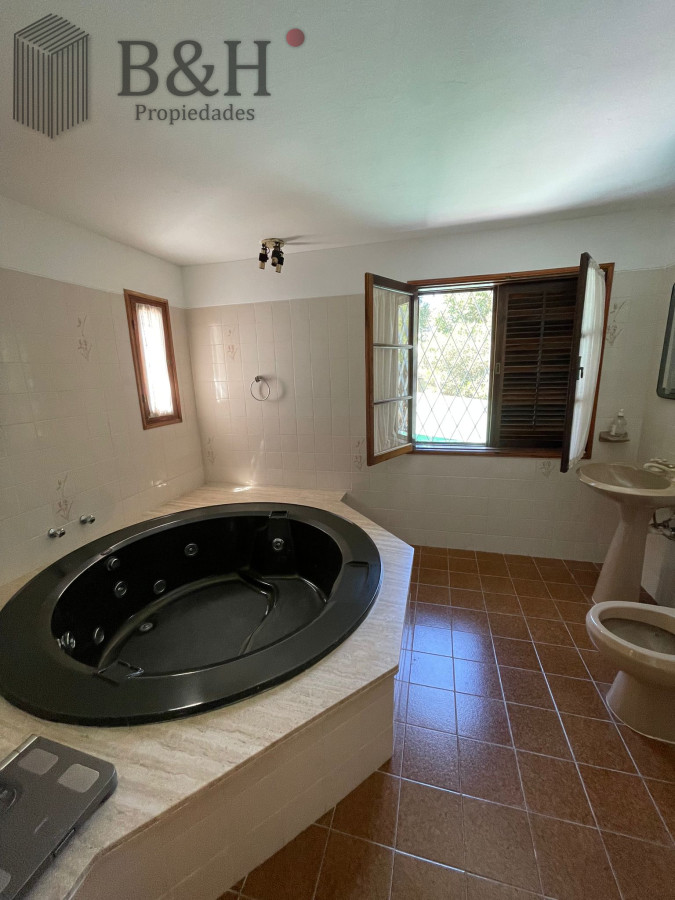 Casa ID.1493 - ALQUILER CASA DE 4 DORMITORIOS PUNTA DEL ESTE CON PISCINA CLIMATIZADA