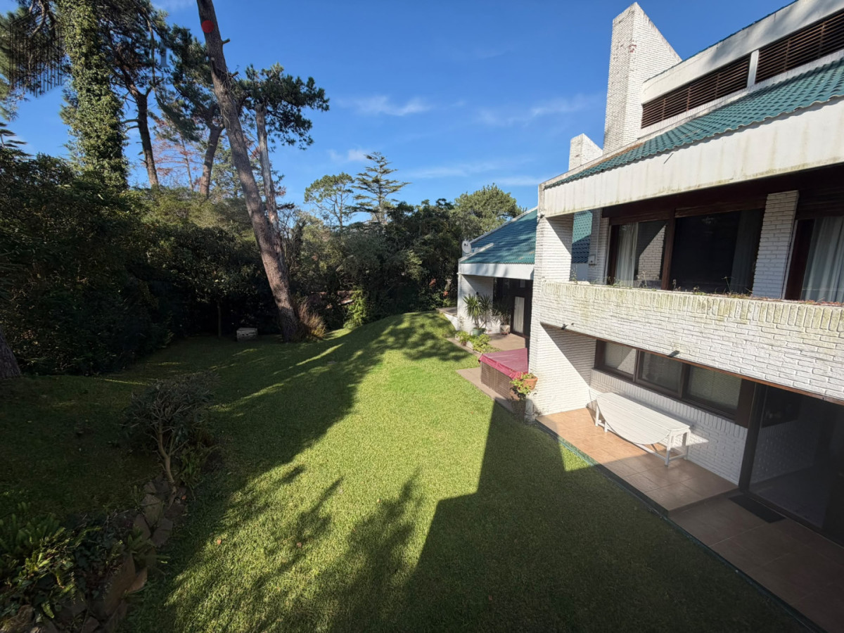 Casa ID.7833 - Casa Venta 5 Dormitorios Punta del Este 