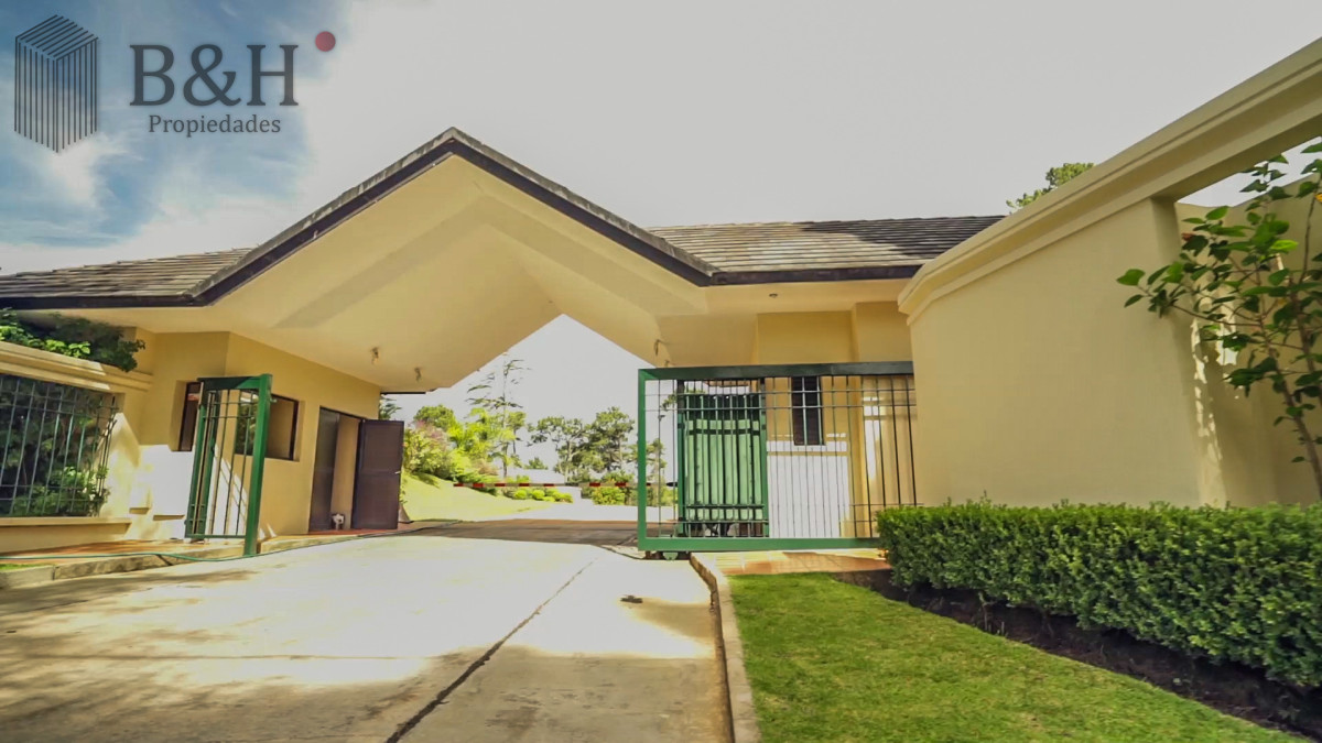 Casa ID.7784 - Venta y Alquiler Casa 4 Dormitorios Con Piscina en Barrio Privado, Punta del Este