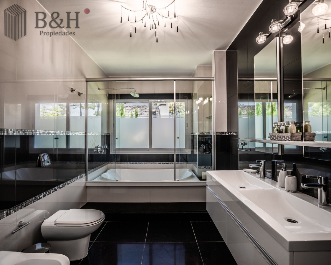 Casa ID.7784 - Venta y Alquiler Casa 4 Dormitorios Con Piscina en Barrio Privado, Punta del Este