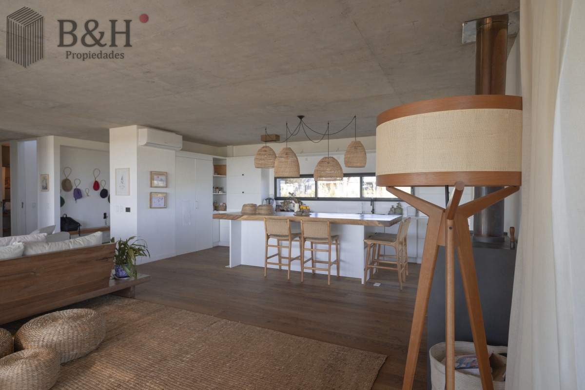Casa ID.3276 - Hermosa casa en el Quijote- 3 dormitorios + dependencia de servicio con baño. DISPONIBLE EN ALQUILER ANUAL A PARTIR DE MARZO 2025