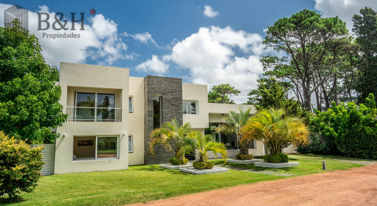 Casa ID.7784 - Venta y Alquiler Casa 4 Dormitorios Con Piscina en Barrio Privado, Punta del Este
