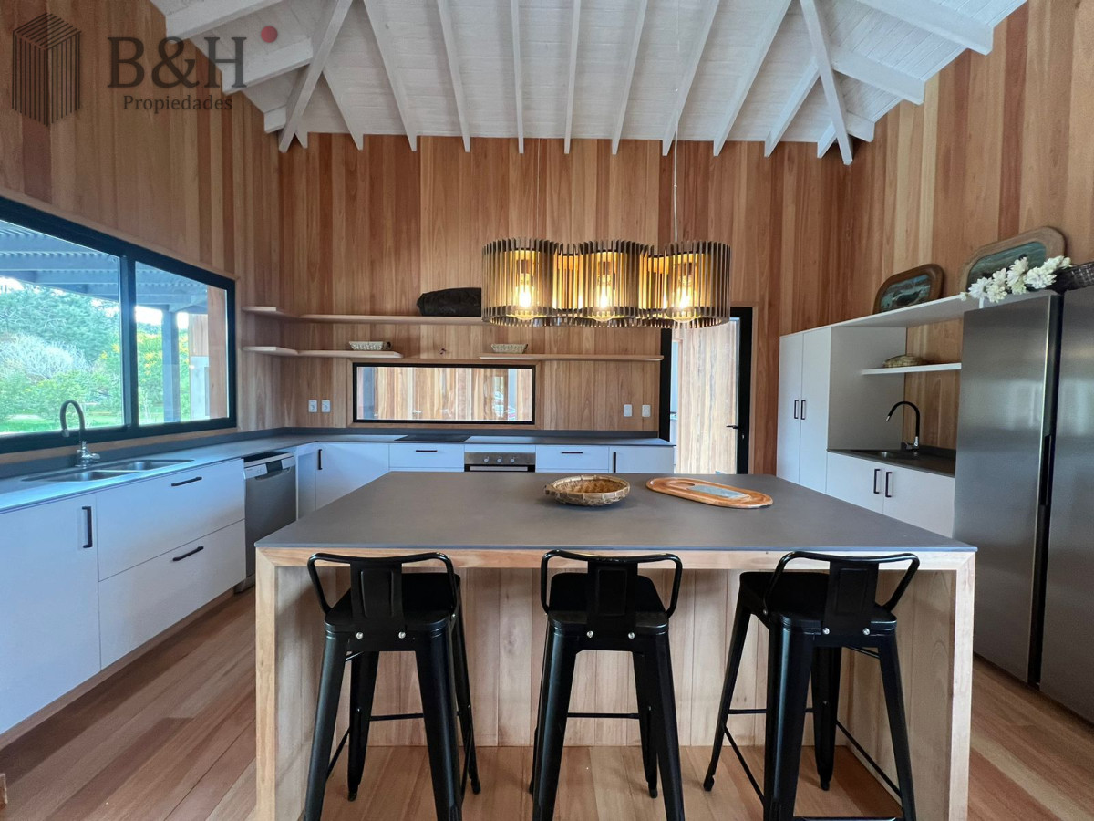 Casa ID.5116 - Casa en venta de 4 dormitorios, en José Ignacio, Barrio Laguna Escondida