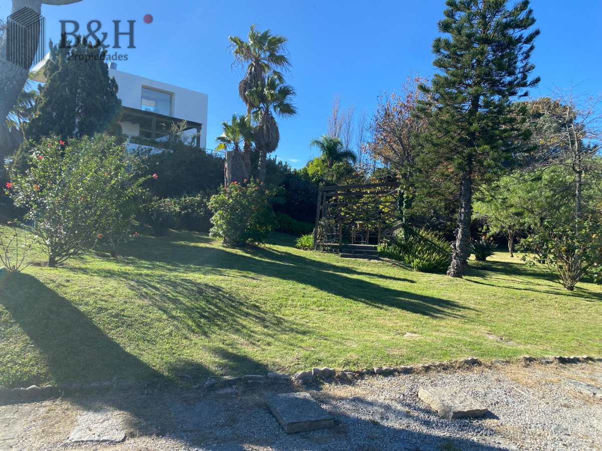 Casa ID.5024 - Casa de 3 dormitorios en Alquiler Anual - Punta del Este 