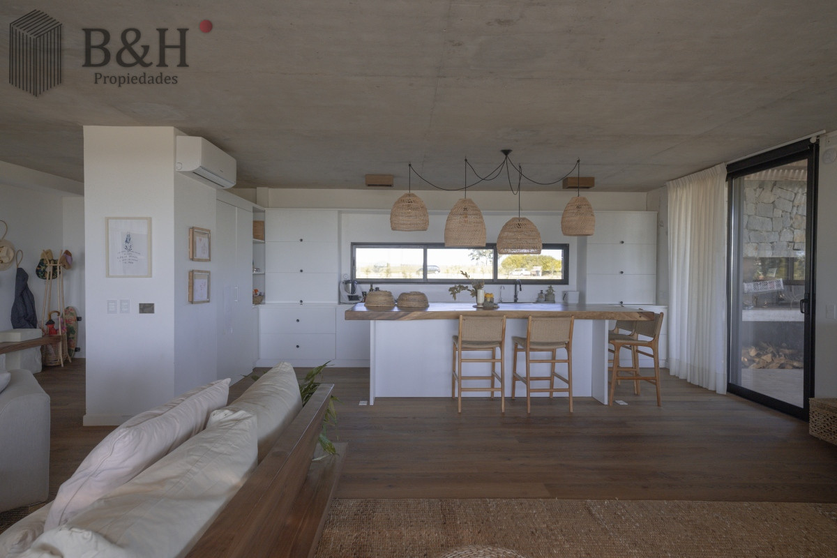 Casa ID.3276 - Hermosa casa en el Quijote- 3 dormitorios + dependencia de servicio con baño. DISPONIBLE EN ALQUILER ANUAL A PARTIR DE MARZO 2025