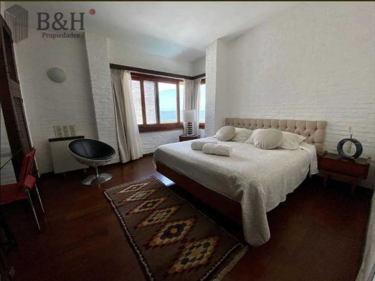 Casa ID.7653 - Venta Casa 5 dormitorios Península con Vista al Mar y Garaje 
