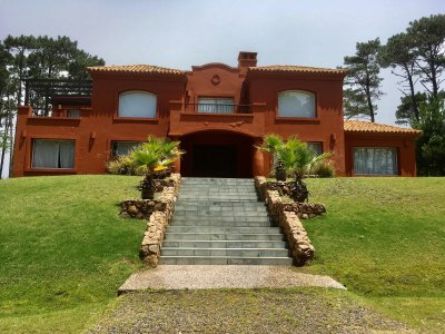 Casa de 5 dormitorios en alquiler de Temporada - Punta del Este  