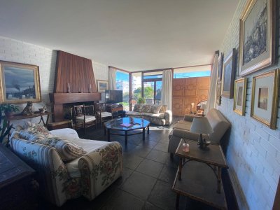 Casa de 3 dormitorios en Alquiler Anual - Punta del Este 