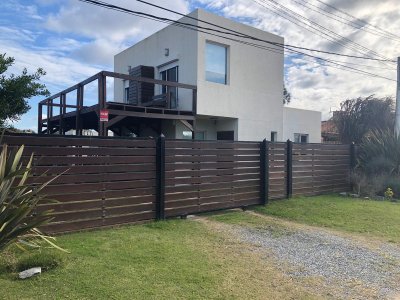 Casa de 2 dormitorios a la venta en balneario Buenos Aires - Manantiales 