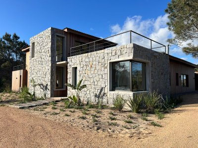 Casa en venta de 4 dormitorios, en José Ignacio, Barrio Laguna Escondida