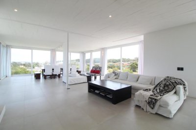 CASA EN ALQUILER TEMPORAL, DE 4 DORMITORIOS, EN JOSE IGNACIO BARRIO PRIVADO