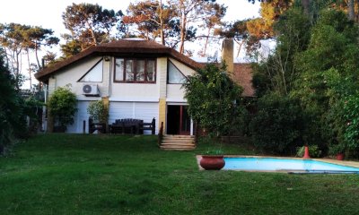 se vende y alquilo hermosa casa en pinares