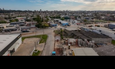 EXCELENTE LOTE CON CASA POR APARICIO SARAVIA ZONA COMERCIAL