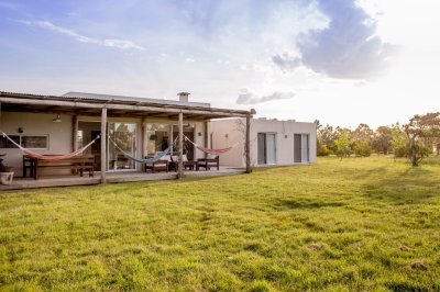 casa en el quijote , barrio privado en la barra venta y  alquiler temporada  - byh615h