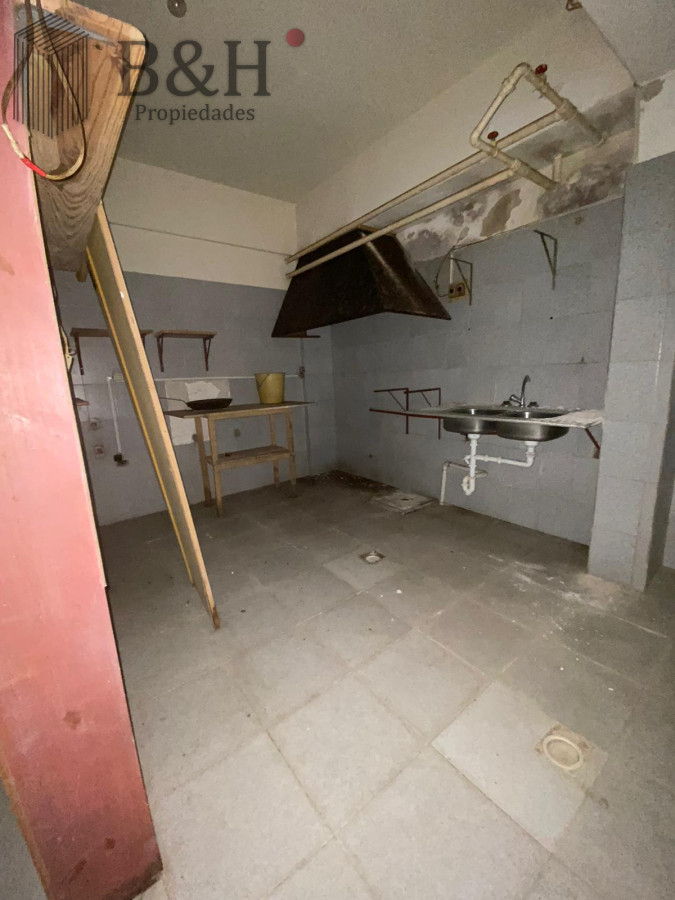 Local Comercial ID.1809 - OPORTUNIDAD venta Dos locales subsuelo en plena Península !!!