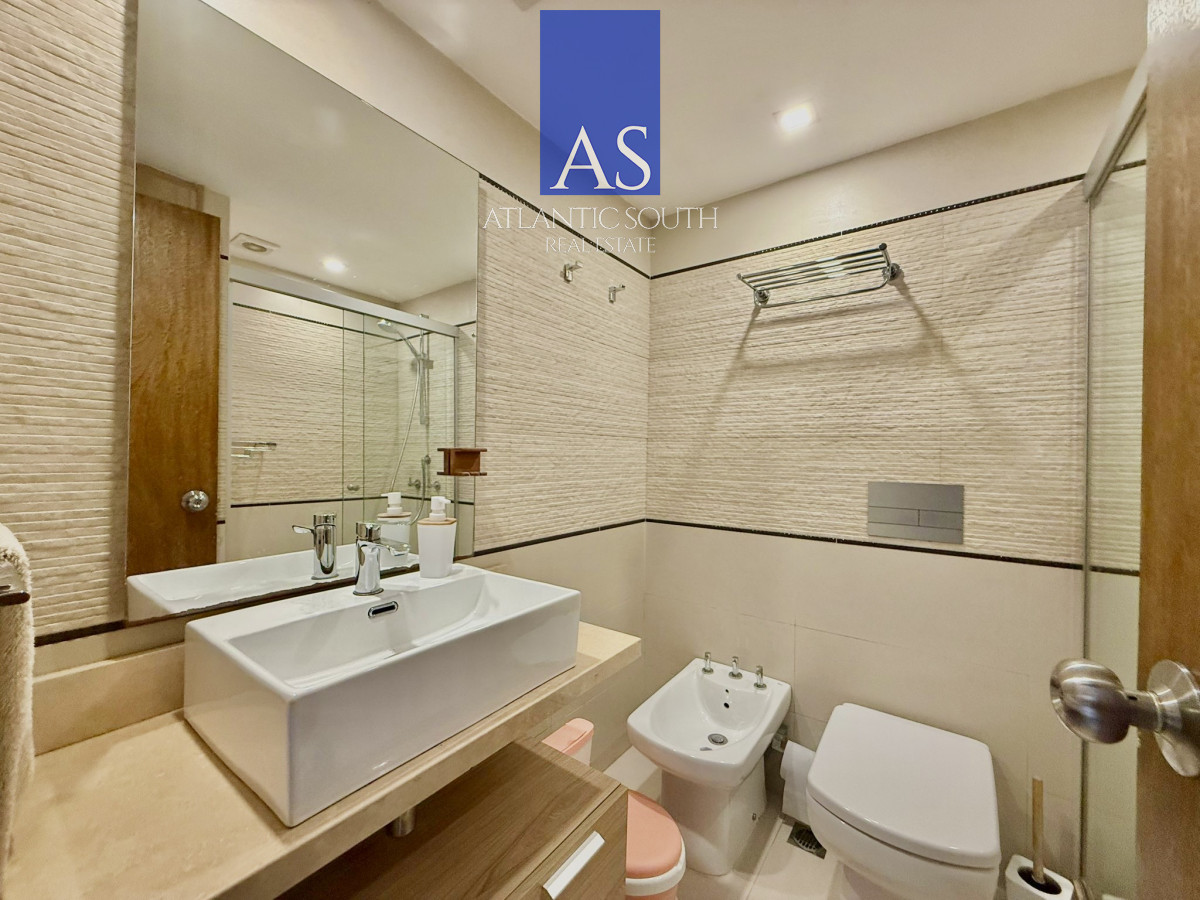 Apartamento ID.4401 - Apartamento de tres dormitorios completamente reciclado en Playa Mansa 